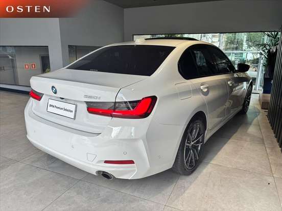 BMW-320i-2023