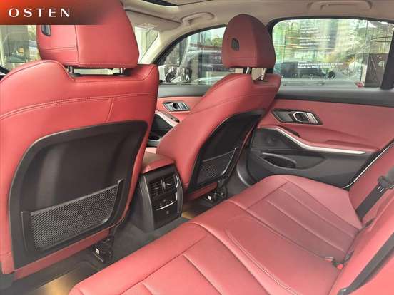 BMW-320i-2023