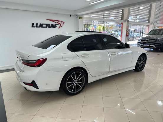 BMW-320i-2021