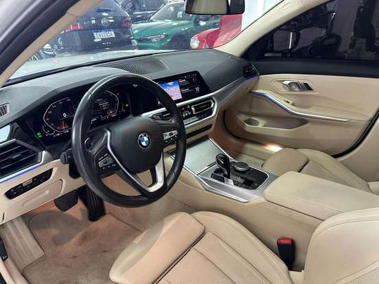 BMW-320i-2021