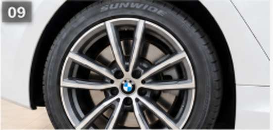 BMW-320i-2022