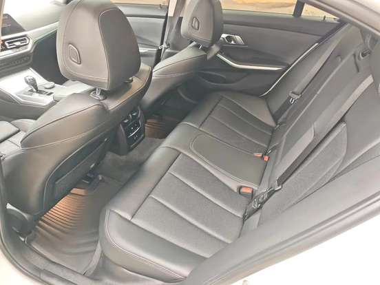 BMW-320i-2021