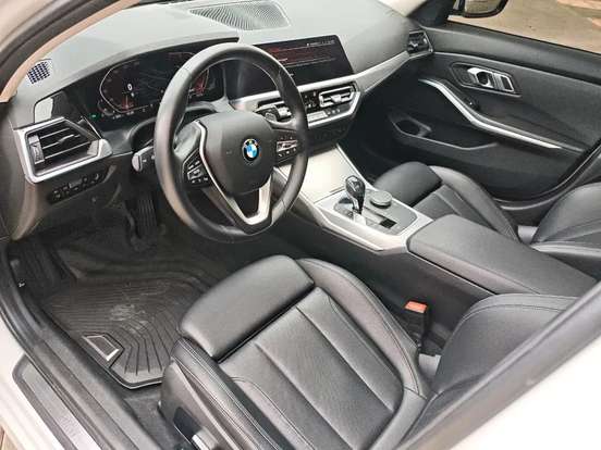 BMW-320i-2021