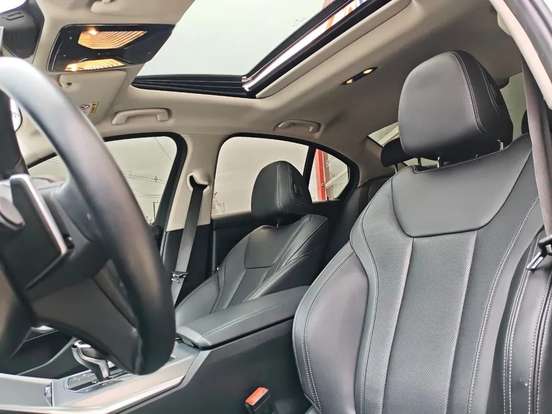 BMW-320i-2021
