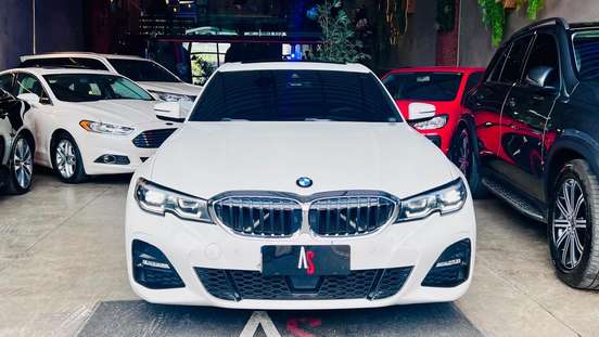 BMW-320i-2020