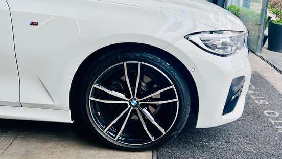 BMW-320i-2020