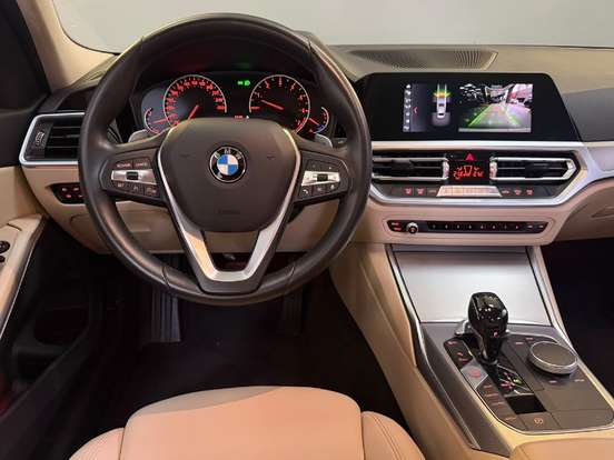 BMW-320i-2019