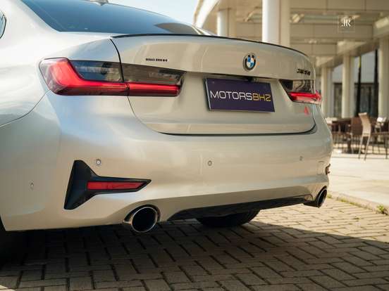 BMW-320i-2020