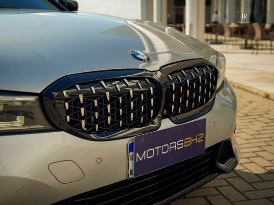 BMW-320i-2020