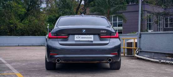 BMW-320i-2019