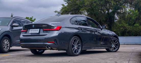BMW-320i-2019