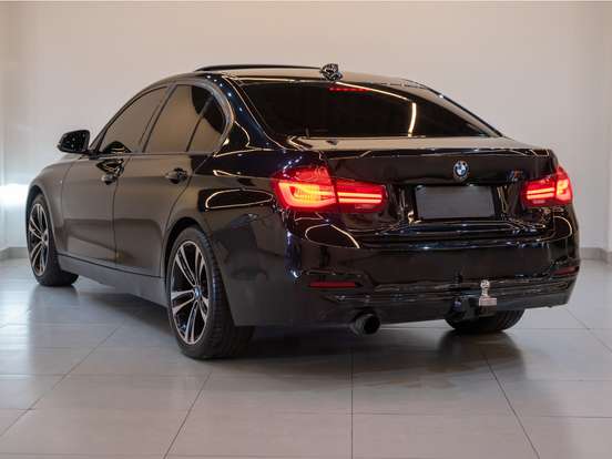 BMW-320i-2018
