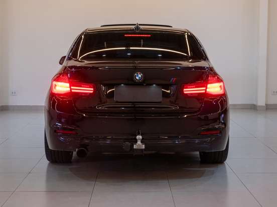 BMW-320i-2018