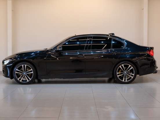 BMW-320i-2018