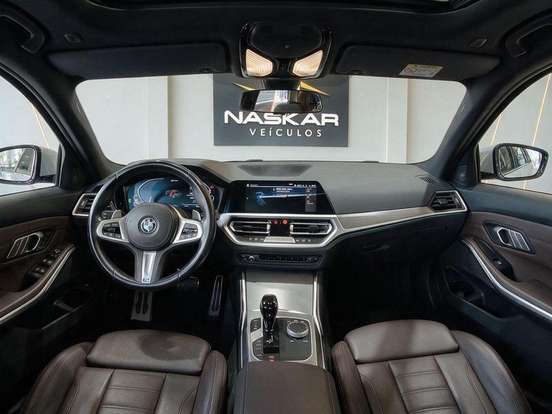 BMW-330e-2022