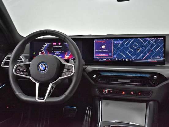 BMW-330e-2025