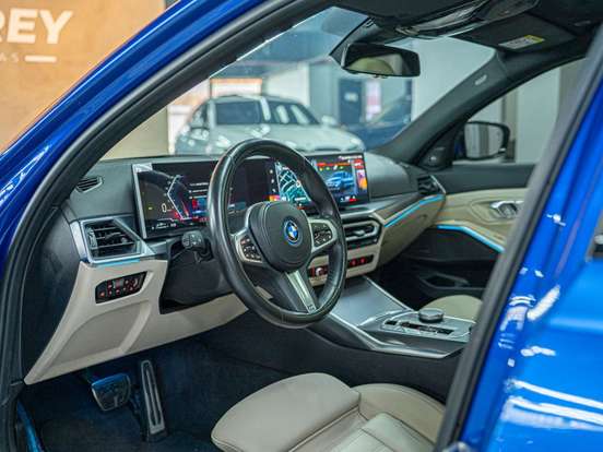 BMW-330e-2023
