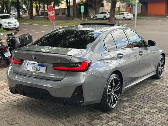 BMW-330e-2024