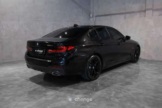 BMW-530e-2023