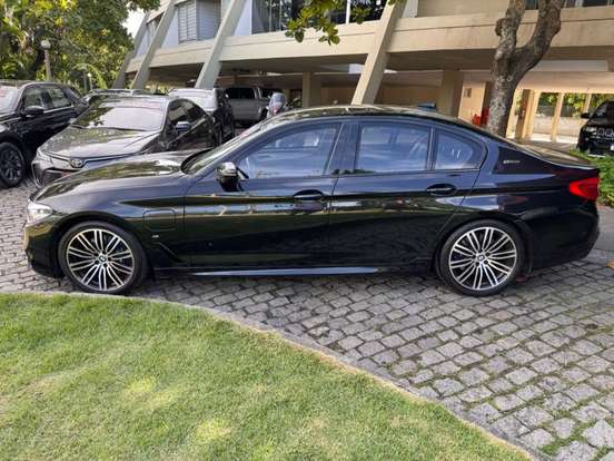 BMW-530e-2018