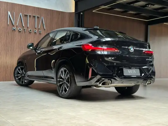 BMW-X4-2022