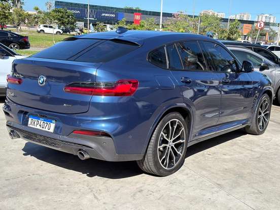 BMW-X4-2021