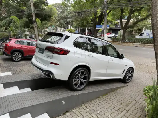 BMW-X5-2022