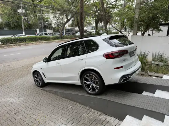 BMW-X5-3.0 I6 TURBO HÍBRIDO XDRIVE45E M SPORT AUTOMÁTICO BMW-X5-2022