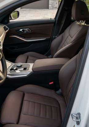 BMW-320i-2025