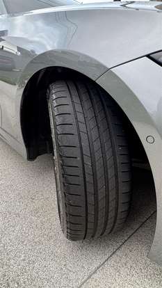 BMW-320i-2022