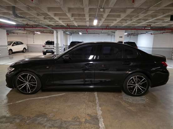 BMW-320i-2020