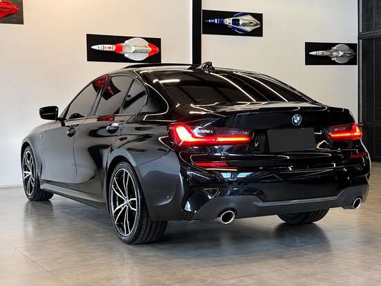 BMW-320i-2020