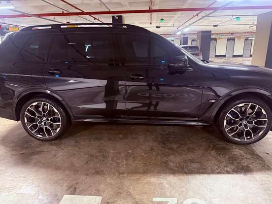 BMW-X7-2024