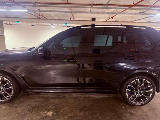 BMW-X7-2024
