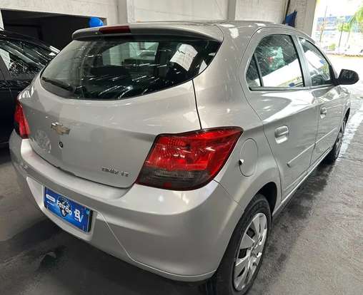 CHEVROLET-ONIX-2012