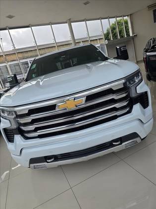 CHEVROLET SILVERADO 5.3 V8 GASOLINA 1500 HIGH COUNTRY 4X4 AUTOMÁTICO