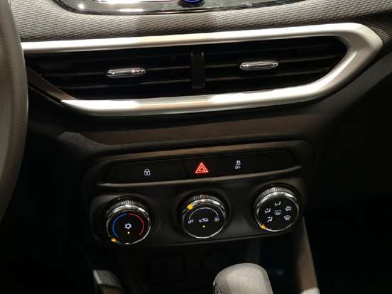 CHEVROLET-TRACKER-2023