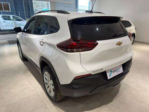 CHEVROLET-TRACKER-2023