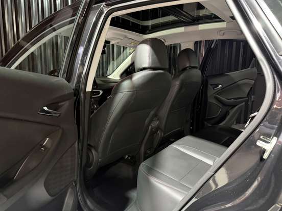 CHEVROLET-TRACKER-2023