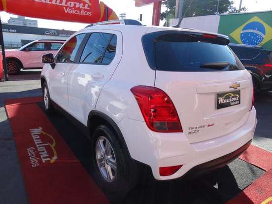 CHEVROLET-TRACKER-2016