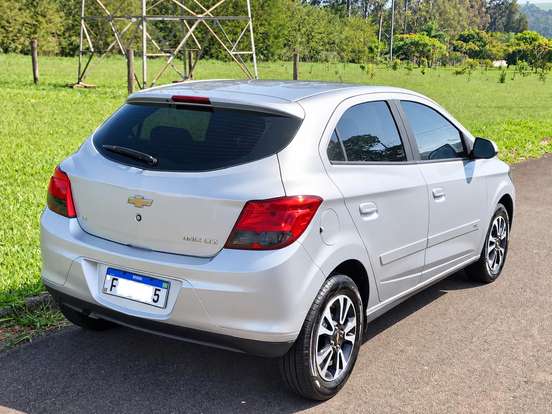 CHEVROLET-ONIX-2015