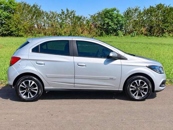 CHEVROLET-ONIX-2015