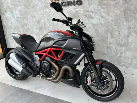 DUCATI-DIAVEL CARBON-2013