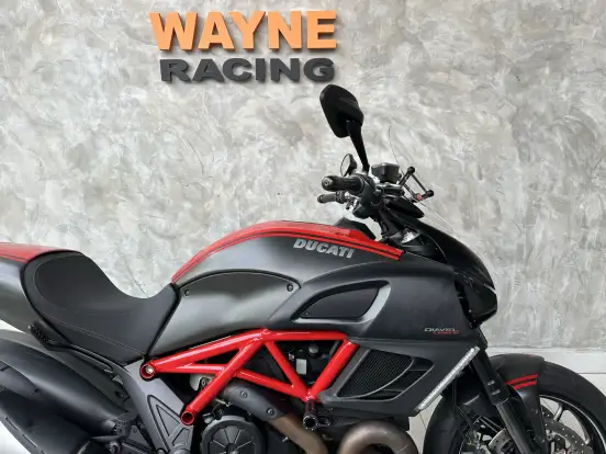 DUCATI-DIAVEL CARBON-2013