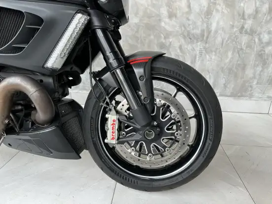DUCATI-DIAVEL CARBON DUCATI-DIAVEL CARBON-2013