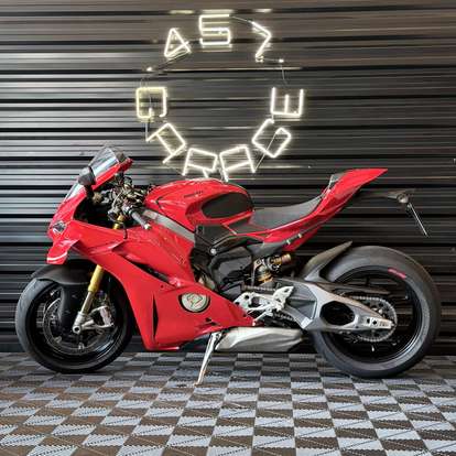 DUCATI-PANIGALE V4 S-2025