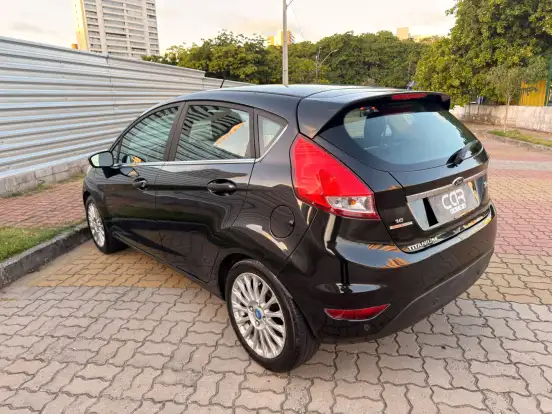 FORD-FIESTA-1.6 SE HATCH 16V FLEX 4P POWERSHIFT FORD-FIESTA-2013