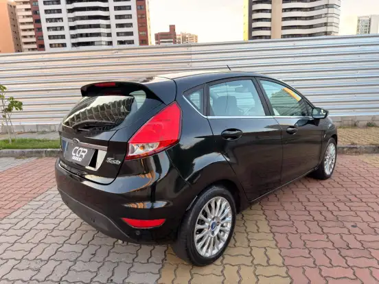 FORD-FIESTA-1.6 SE HATCH 16V FLEX 4P POWERSHIFT FORD-FIESTA-2013