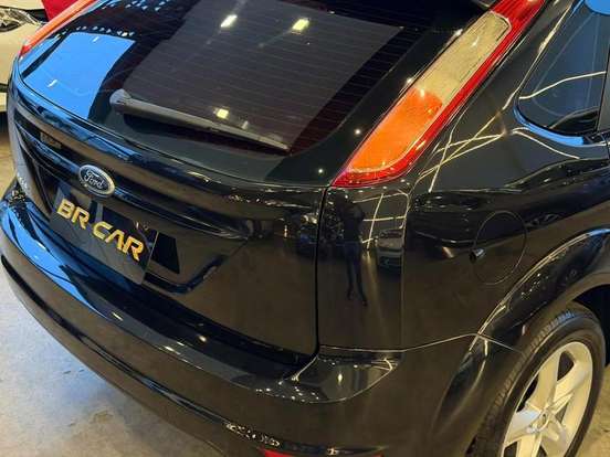 FORD-FOCUS-2010