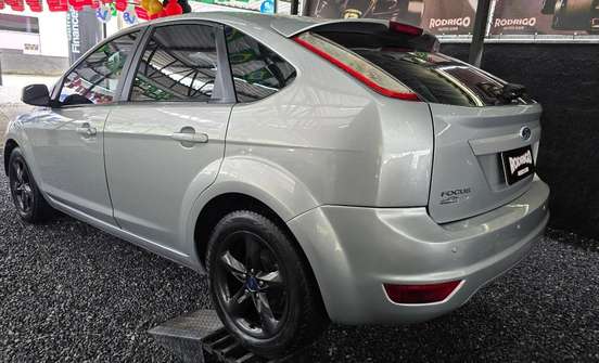FORD-FOCUS-2011